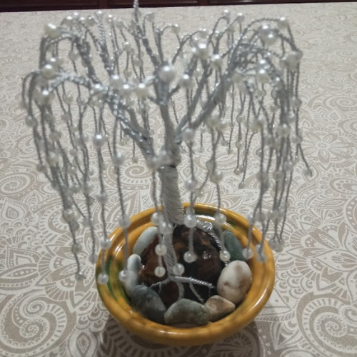 Arbol de alambre con perlas lloron.png