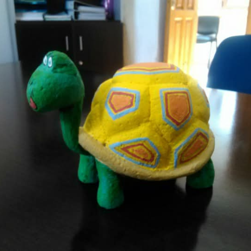 Tortuga de poliestireno pintada.png